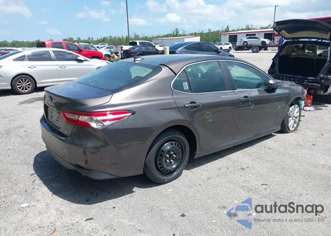 2020 Toyota Camry Le z USA, uszkodzony, nr VIN 4T1C11AK8LU861497